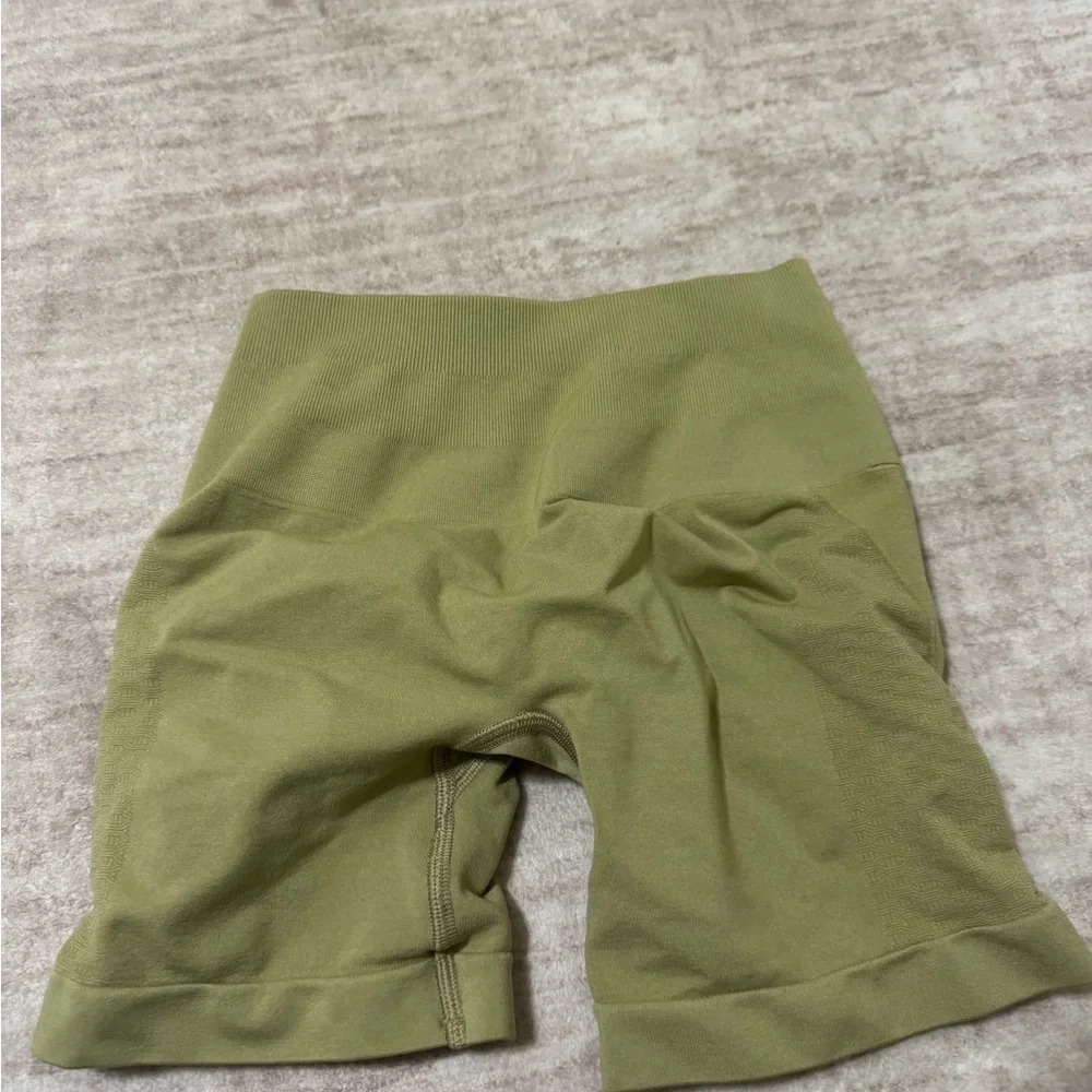 Alphalete amplify shorts size xs